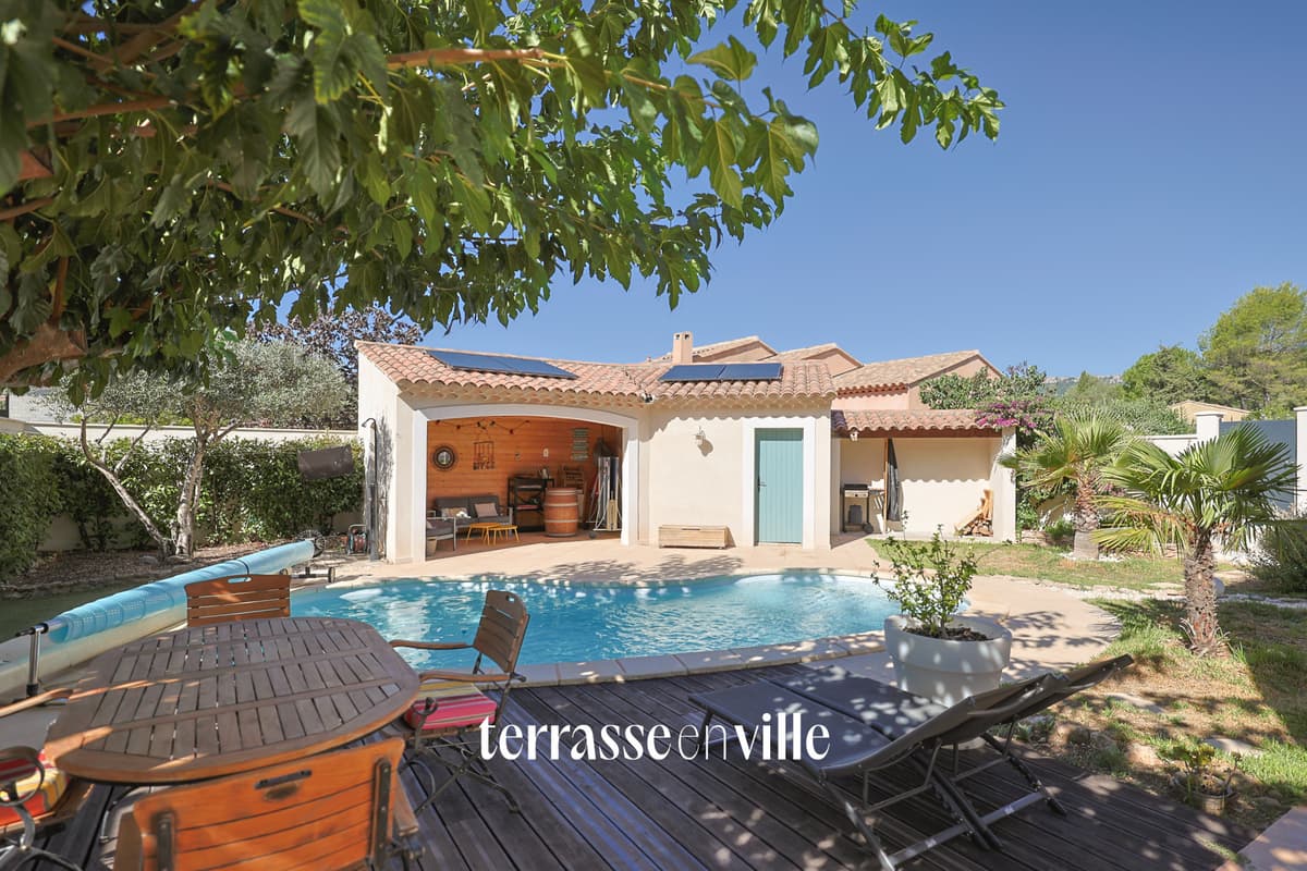CUERS - MAISON FAMILIALE - T6 - 125 M2 - PISCINE - GARAGE - 2