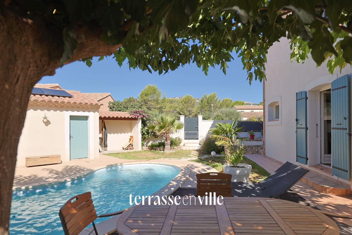 CUERS - MAISON FAMILIALE - T6 - 125 M2 - PISCINE - GARAGE - 1