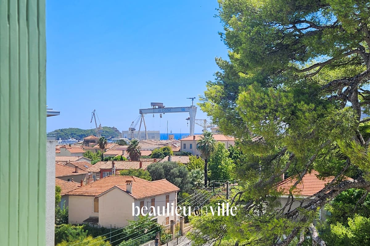 LA CIOTAT - JARDIN DE LA VILLE - APPARTEMENT T3 65m2 - BALCON - VUE DEGAGÉE - 340 000€