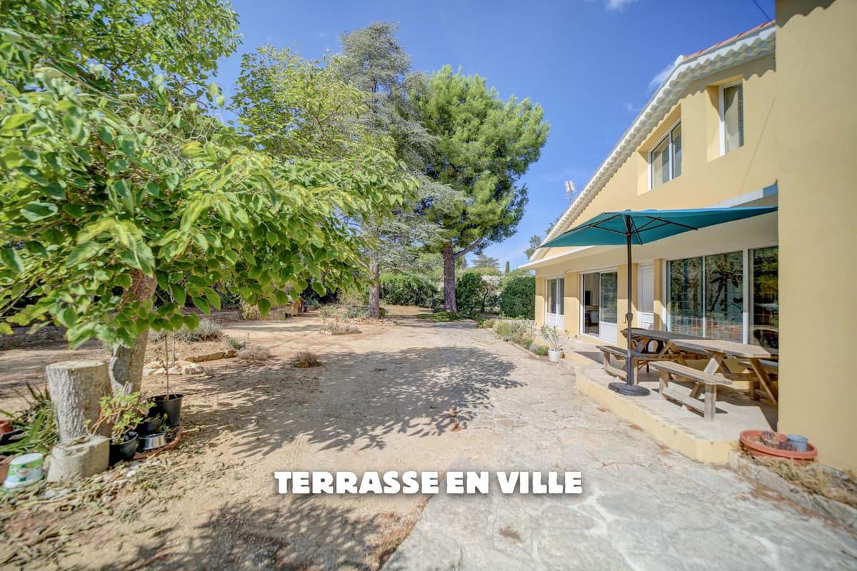 LA CIOTAT - DOMAINE DU LIOUQUET - VILLA T4 120M2 - DEPENDANCE- ACCÉS PRIVÉ PLAGE - 880 000€