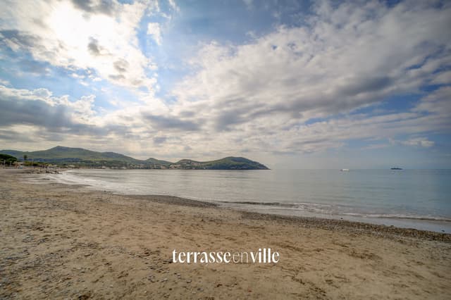 ST CYR-SUR-MER - PROMENADE ROSE - APPARTEMENT 80M2 VUE MER PANORAMIQUE - TERRASSE - GARAGE