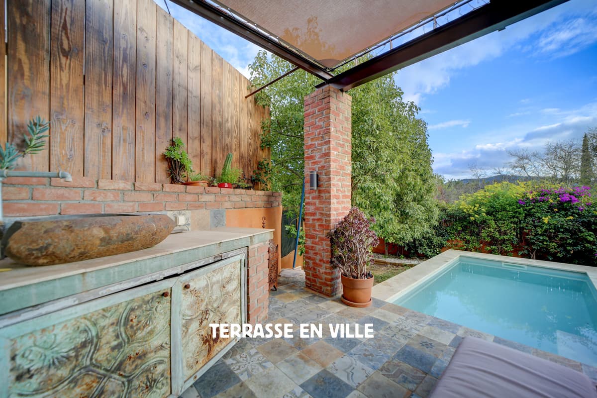 SOUS COMPROMIS - COUP DE COEUR - ST-CYR-SUR-MER - CENTRE-VILLAGE - VILLA STYLE LOFT - T5 - JARDIN - BASSIN PRO - 2