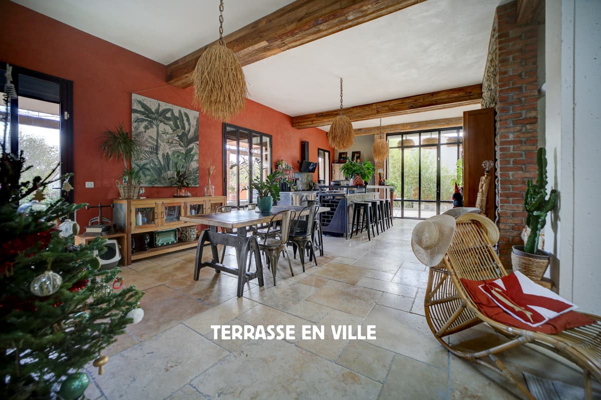 SOUS COMPROMIS - COUP DE COEUR - ST-CYR-SUR-MER - CENTRE-VILLAGE - VILLA STYLE LOFT - T5 - JARDIN - BASSIN PRO - 7