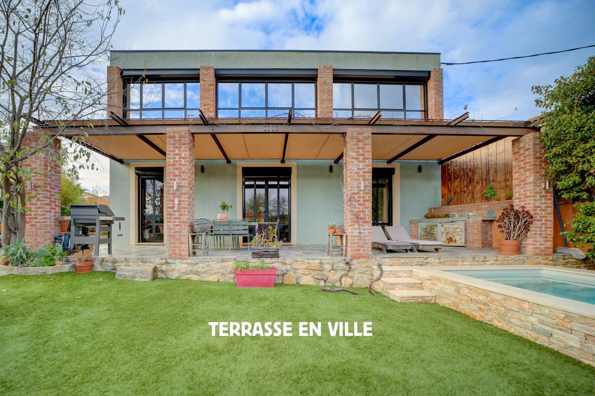 SOUS COMPROMIS - COUP DE COEUR - ST-CYR-SUR-MER - CENTRE-VILLAGE - VILLA STYLE LOFT - T5 - JARDIN - BASSIN PRO