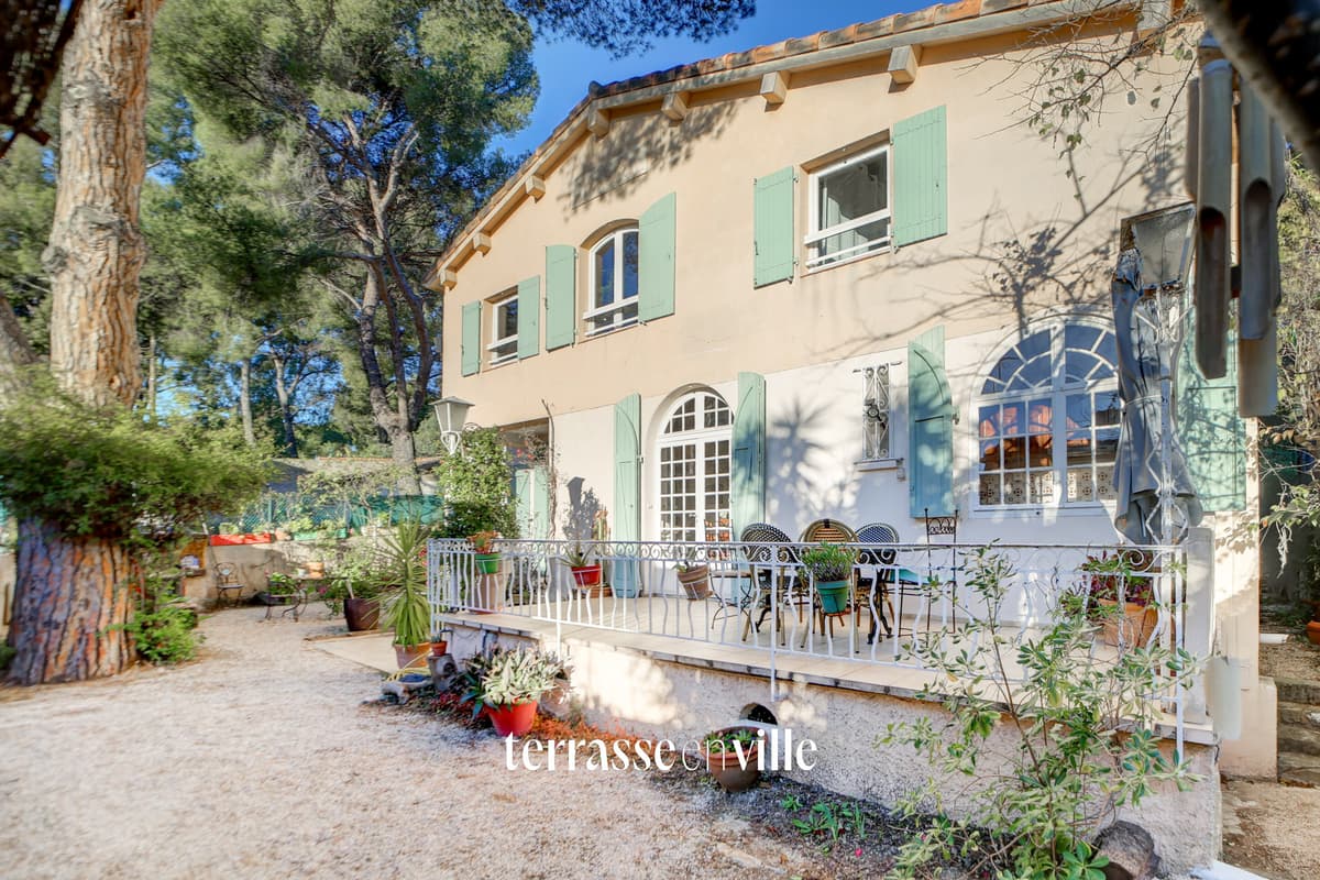 SAINT CYR SUR MER - PORT DES LECQUES - VILLA T8 - 197M2 - PORT ET PLAGE A PIED - 1250000€