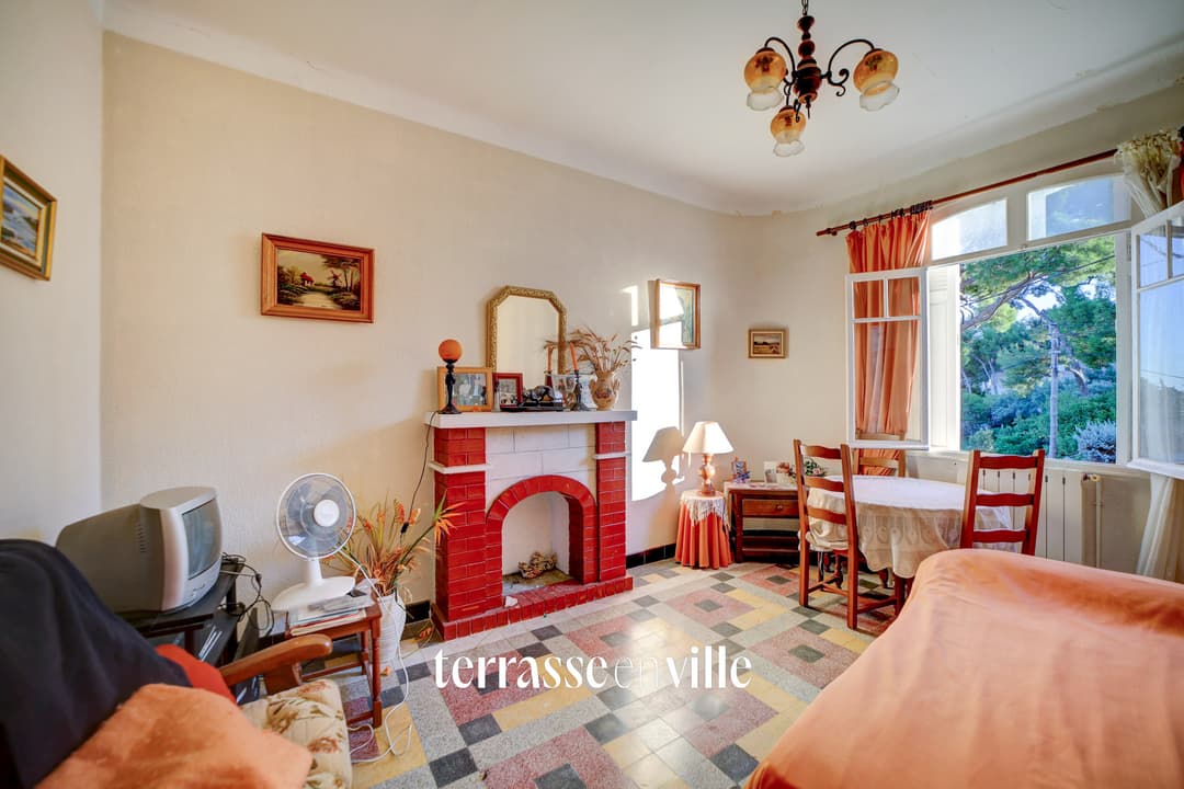 LA CIOTAT - QUARTIER HÔPITAL - APPARTEMENT 71,5 M2 - TERRASSE - PARKINGS - VUE MER - JARDIN 267M2 - PROCHE PLA