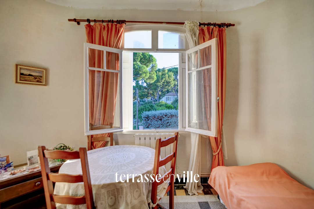 LA CIOTAT - QUARTIER HÔPITAL - APPARTEMENT 71,5 M2 - TERRASSE - PARKINGS - VUE MER - JARDIN 267M2 - PROCHE PLA
