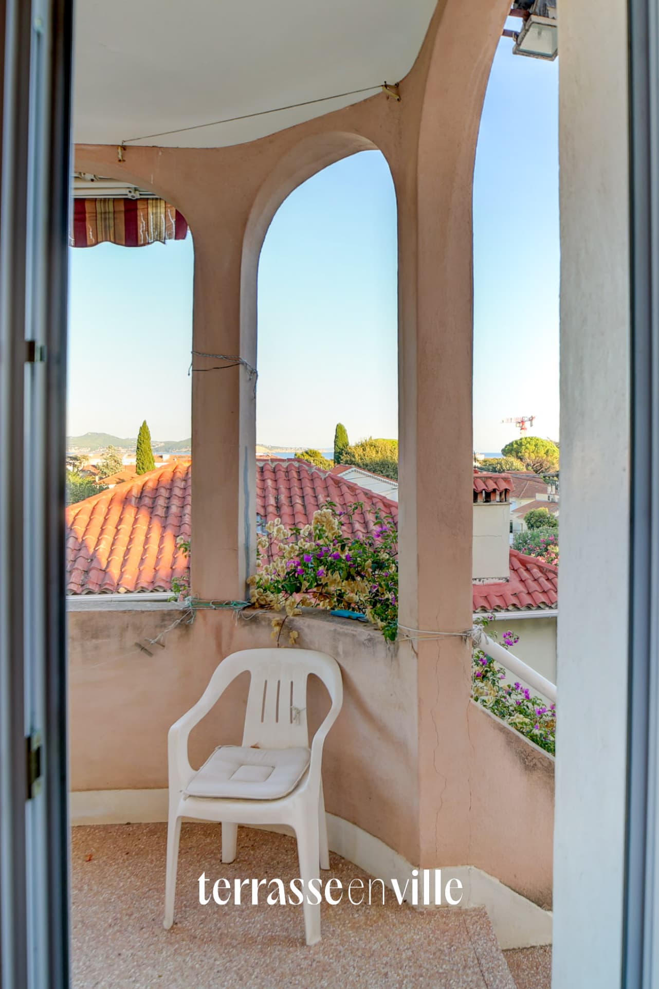 LA CIOTAT - QUARTIER HÔPITAL - APPARTEMENT 71,5 M2 - TERRASSE - PARKINGS - VUE MER - JARDIN 267M2 - PROCHE PLA - 6