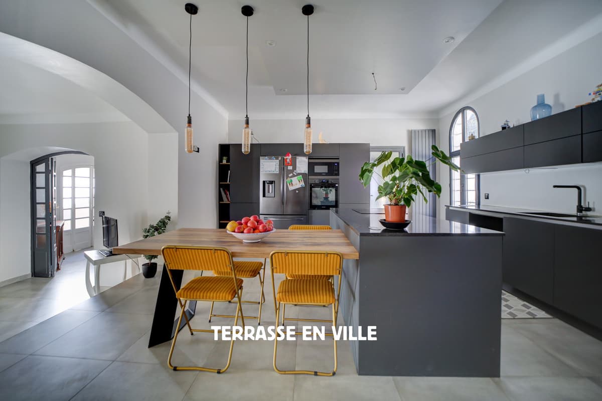 LA CIOTAT - FIGUEROLLES - MAISON D'ARCHITECTE T9 - 400m2 - JARDIN - 1000M2 - PISCINE - GARAGES - 1870000€ - 3