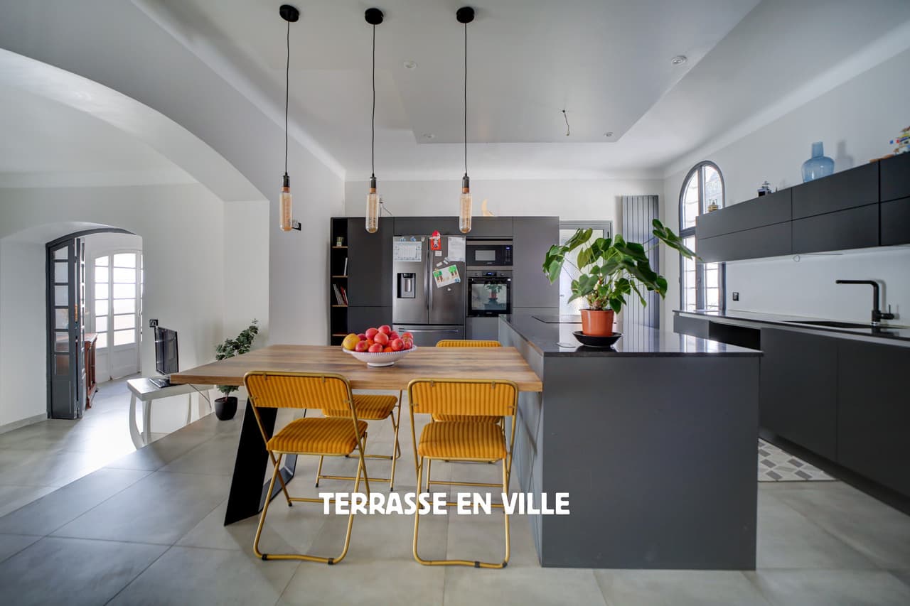 LA CIOTAT - FIGUEROLLES - MAISON D'ARCHITECTE T9 - 400m2 - JARDIN - 1000M2 - PISCINE - GARAGES - 1870000€ - 3