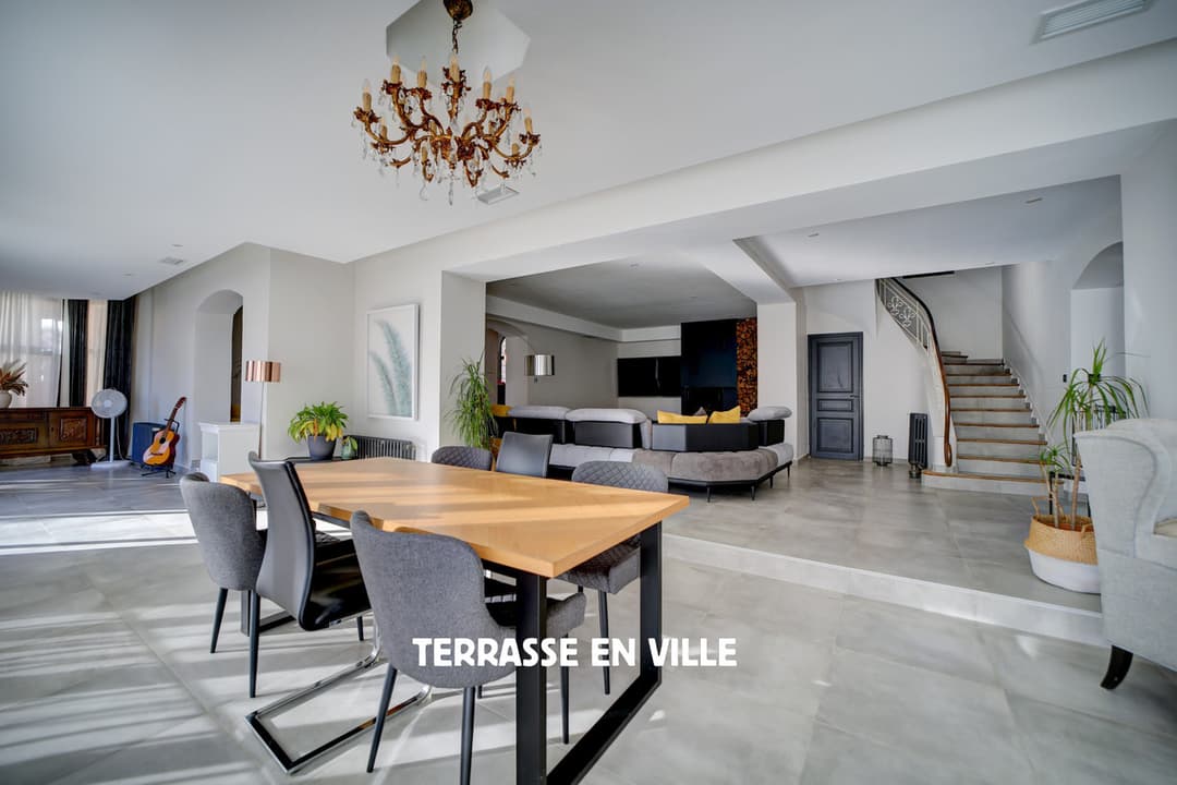 LA CIOTAT - FIGUEROLLES - MAISON D'ARCHITECTE T9 - 400m2 - JARDIN - 1000M2 - PISCINE - GARAGES - 1870000€