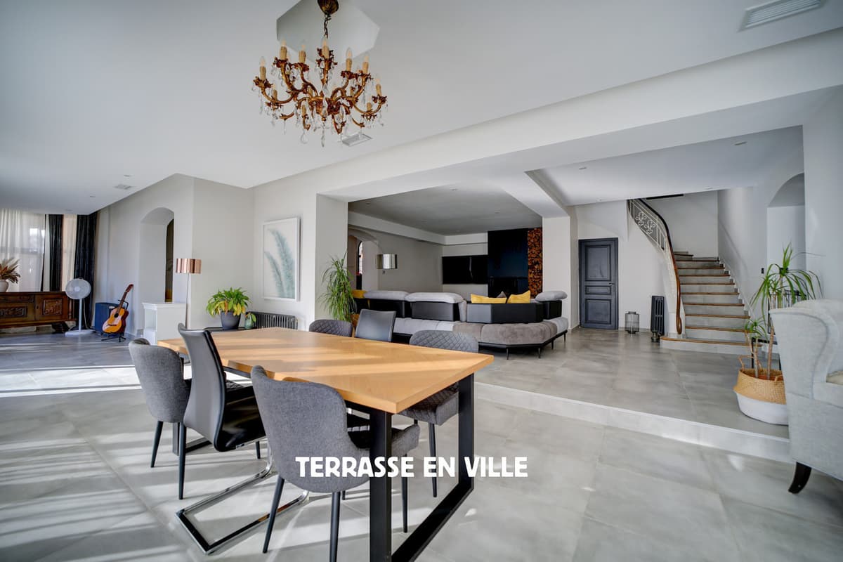 LA CIOTAT - FIGUEROLLES - MAISON D'ARCHITECTE T9 - 400m2 - JARDIN - 1000M2 - PISCINE - GARAGES - 1870000€ - 6