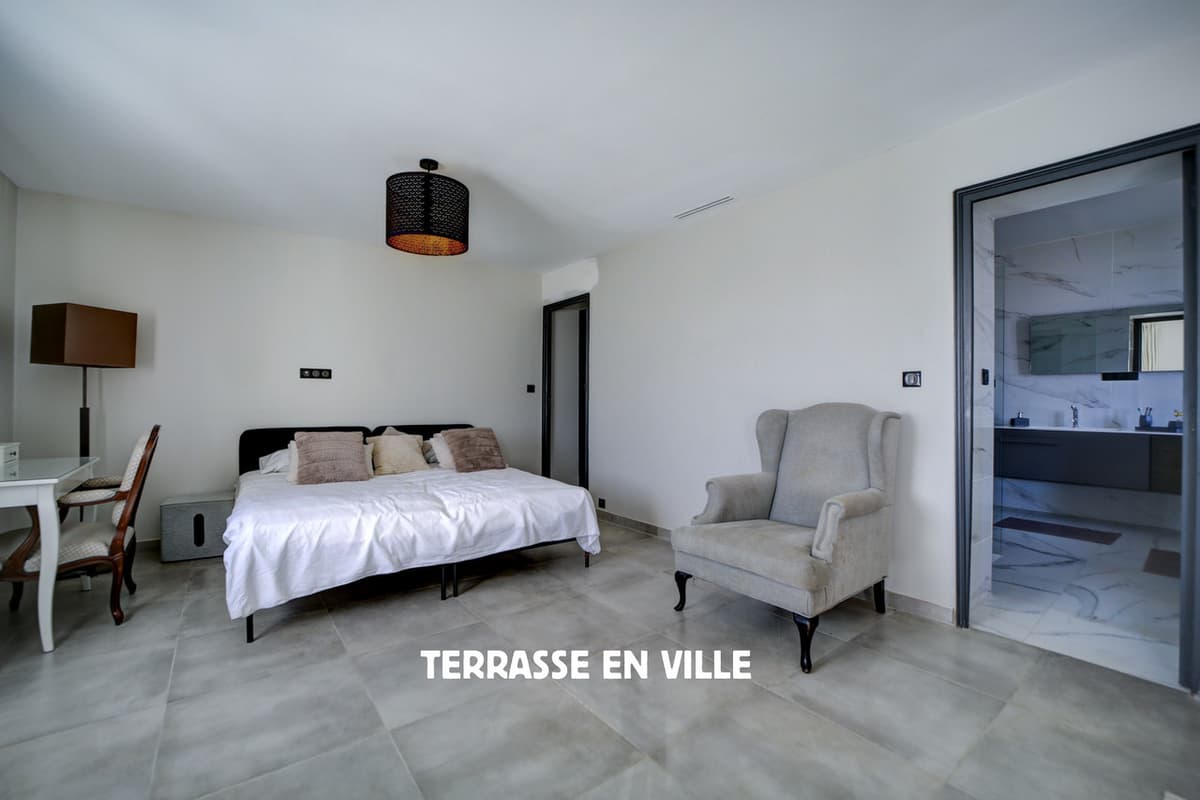 LA CIOTAT - FIGUEROLLES - MAISON D'ARCHITECTE T9 - 400m2 - JARDIN - 1000M2 - PISCINE - GARAGES - 1870000€ - 4