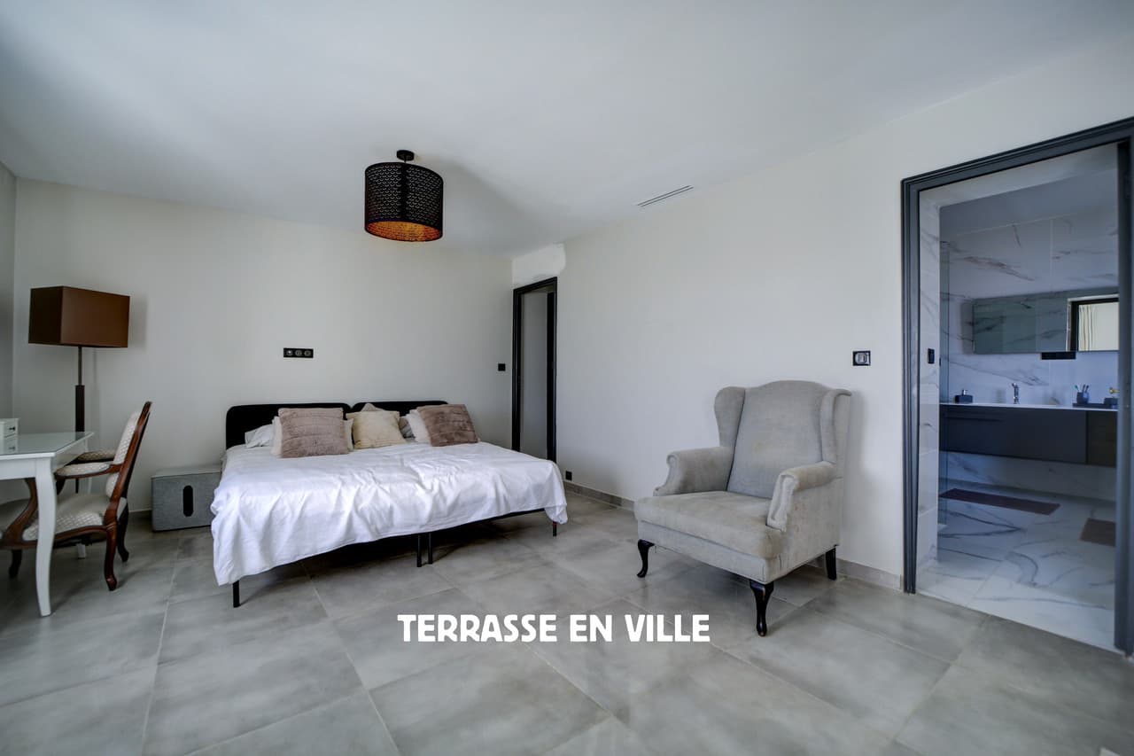 LA CIOTAT - FIGUEROLLES - MAISON D'ARCHITECTE T9 - 400m2 - JARDIN - 1000M2 - PISCINE - GARAGES - 1870000€ - 4