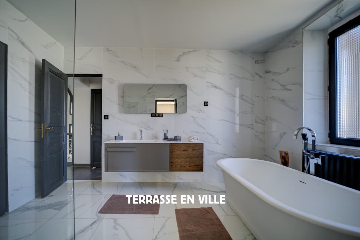 LA CIOTAT - FIGUEROLLES - MAISON D'ARCHITECTE T9 - 400m2 - JARDIN - 1000M2 - PISCINE - GARAGES - 1870000€ - 5