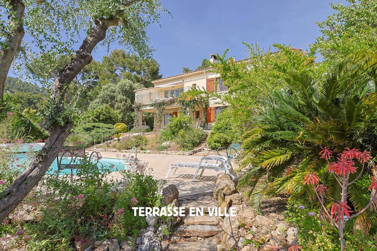 CARQUEIRANNE - MAISON T5 - 160M2 - TERRAIN 1200M2 - PICINE - VUE MER - 950 0000€ - 2