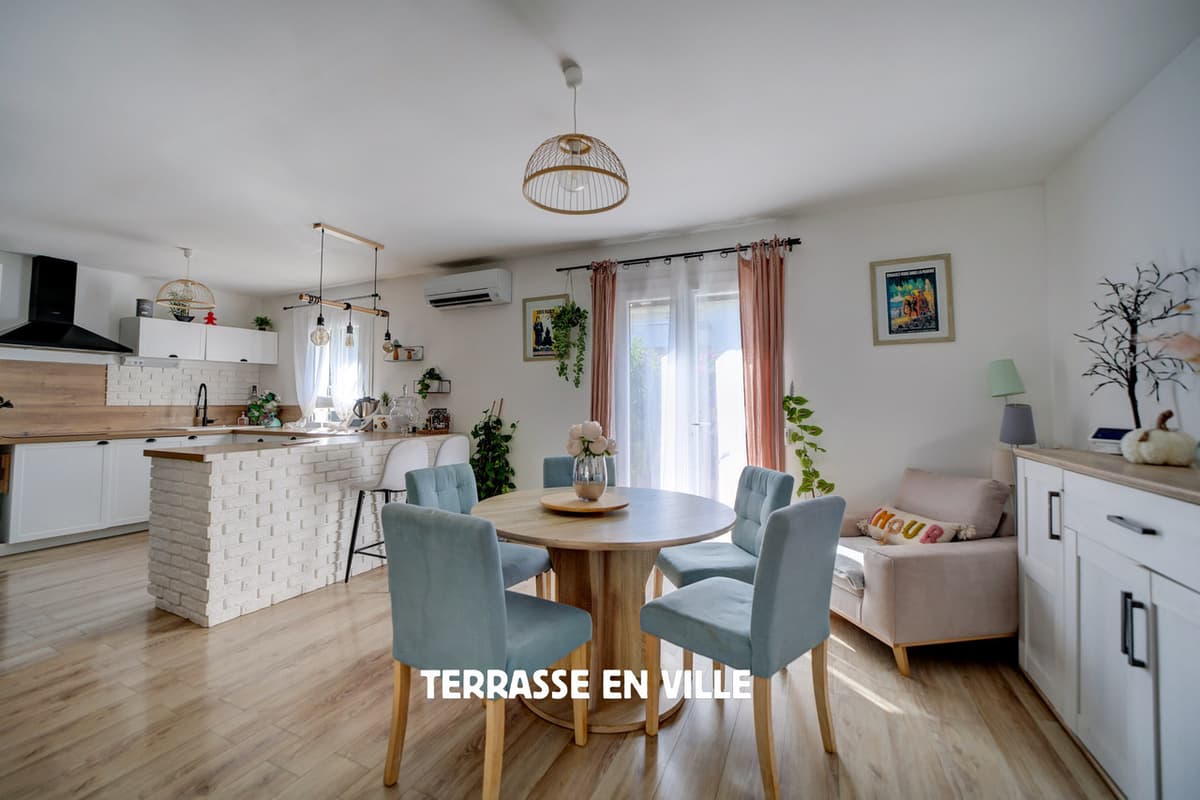 LA CIOTAT - CENTRE-VILLE - MAISON DE PLAIN PIED - DEPENDANCE - PISCINE - JARDIN - PARKINGS - 7