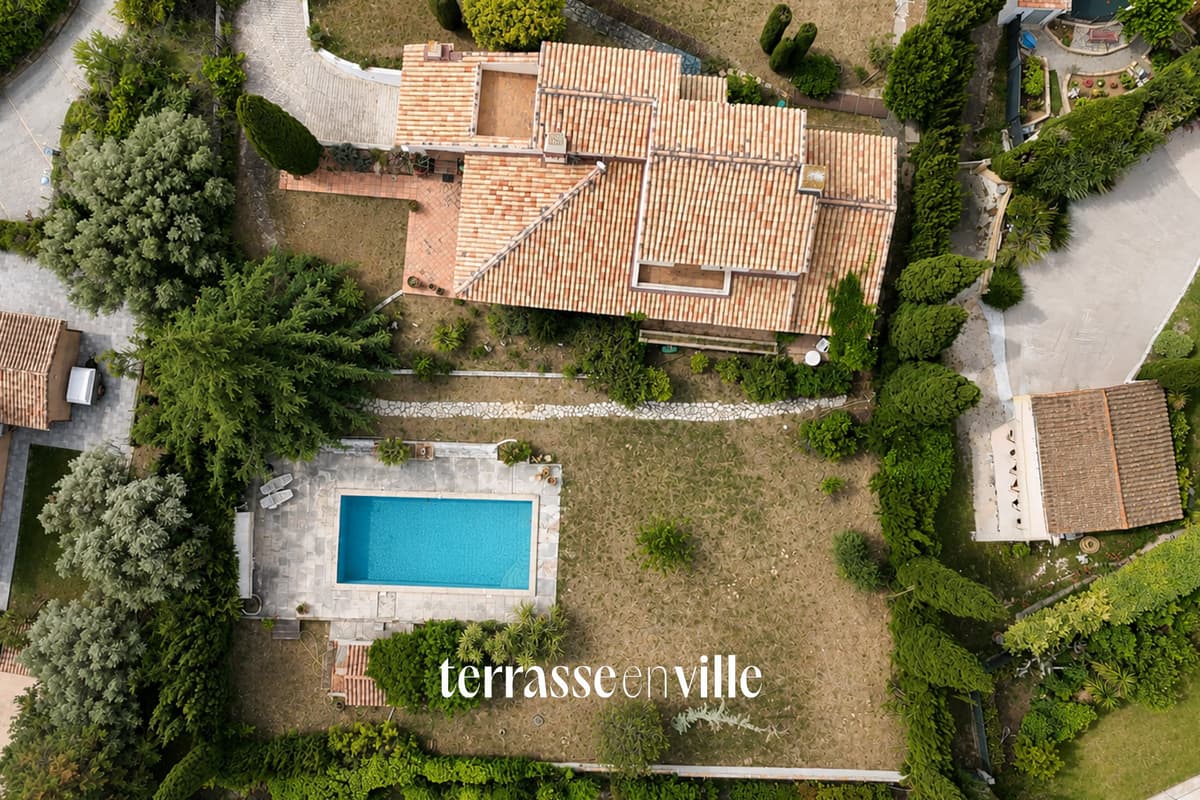 SANARY - PLAINE DU ROY - MAISON FAMILIALE T8 - 217M2 - GRAND SOUS-SOL - 4