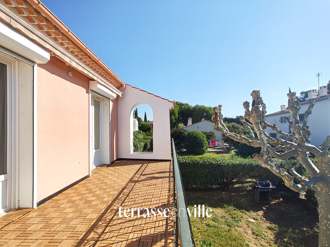 LA CIOTAT - PEYMIAN - APPARTEMENT 95 M2 RENOVE - TERRASSE - PARKINGS - PROCHE PLAGES - 499 000 € - 2