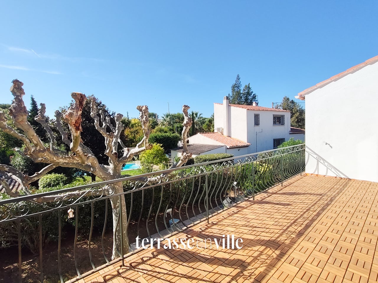 LA CIOTAT - PEYMIAN - APPARTEMENT 95 M2 RENOVE - TERRASSE - PARKINGS - PROCHE PLAGES - 499 000 €