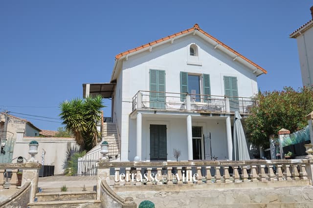 EXCLUSIVITÉ - SAINT CYR LES LECQUES - MAISON DE CHARME 1865 - T6 190M2 - PROCHE MER ET COMMODITÉS