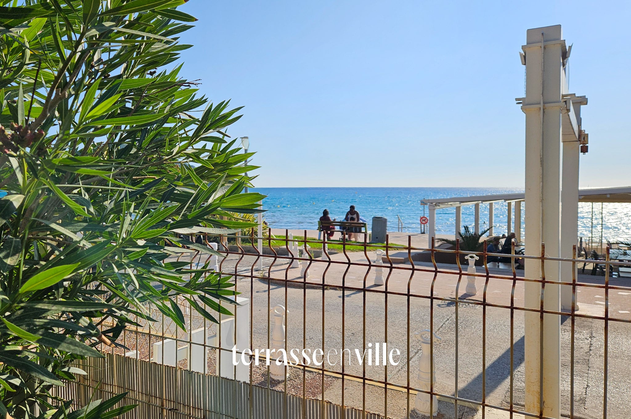 SAINT CYR LES LECQUES - APPARTEMENT T2 BORD DE MER - JARDIN 105m2 - PARKING - 399000€