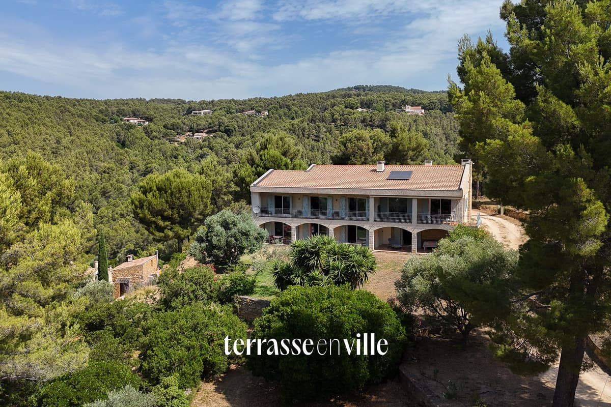 LA CIOTAT - VILLA DE CARACTERE T6 - 270M2 - TERRASSE - PARCELLE 6000M2 - 1655000€ - 6