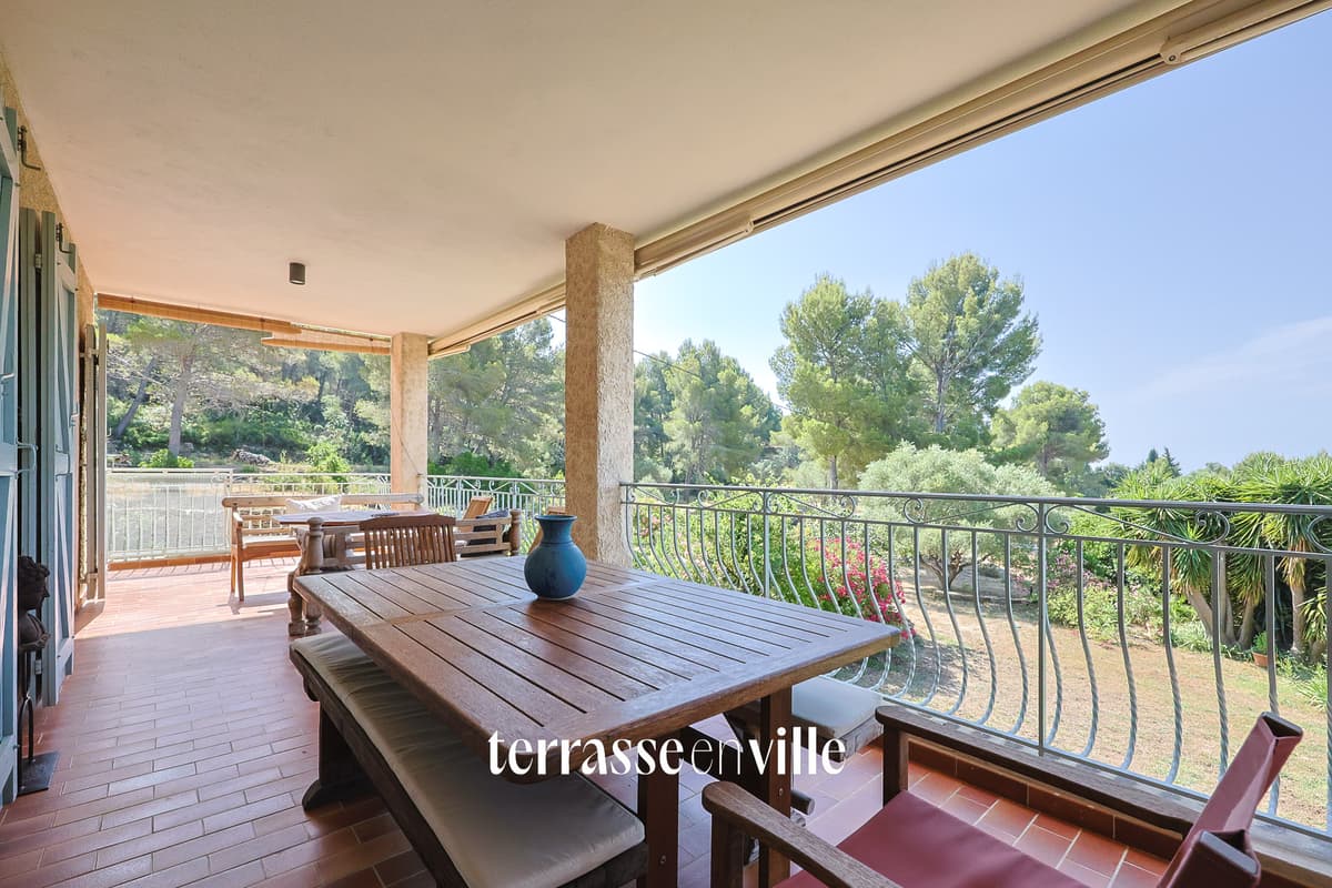 LA CIOTAT - VILLA DE CARACTERE T6 - 270M2 - TERRASSE - PARCELLE 6000M2 - 1655000€ - 2