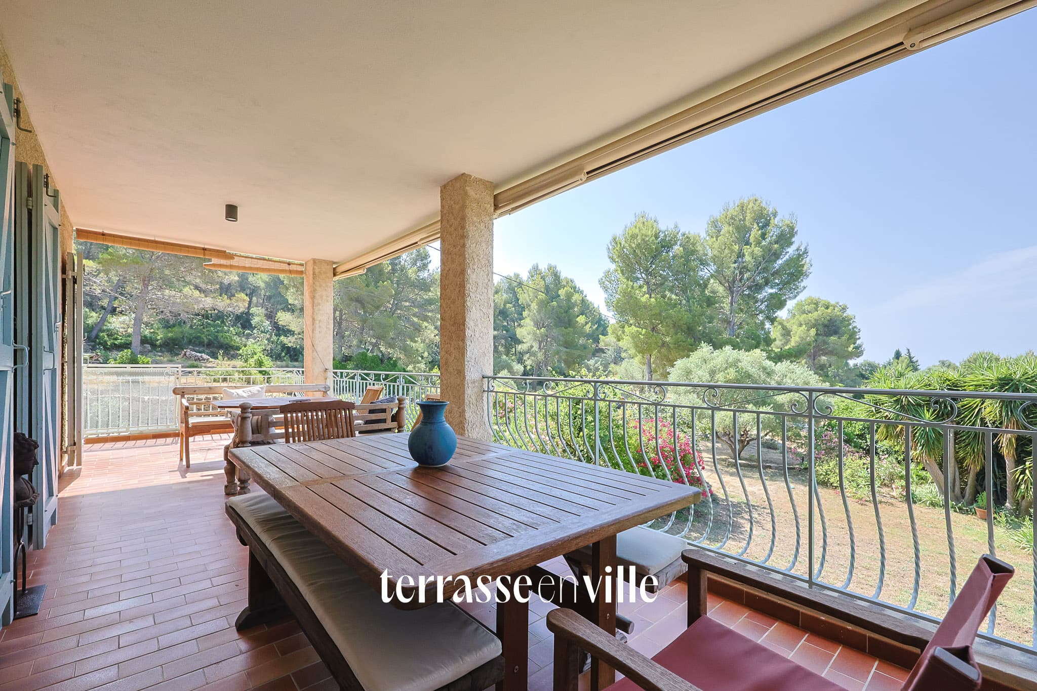 LA CIOTAT - VILLA DE CARACTERE T6 - 270M2 - TERRASSE - PARCELLE 6000M2 - 1655000€ - 3