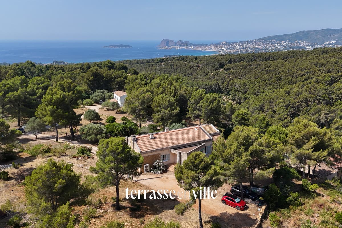 LA CIOTAT - VILLA DE CARACTERE T6 - 270M2 - TERRASSE - PARCELLE 6000M2 - 1655000€ - 1