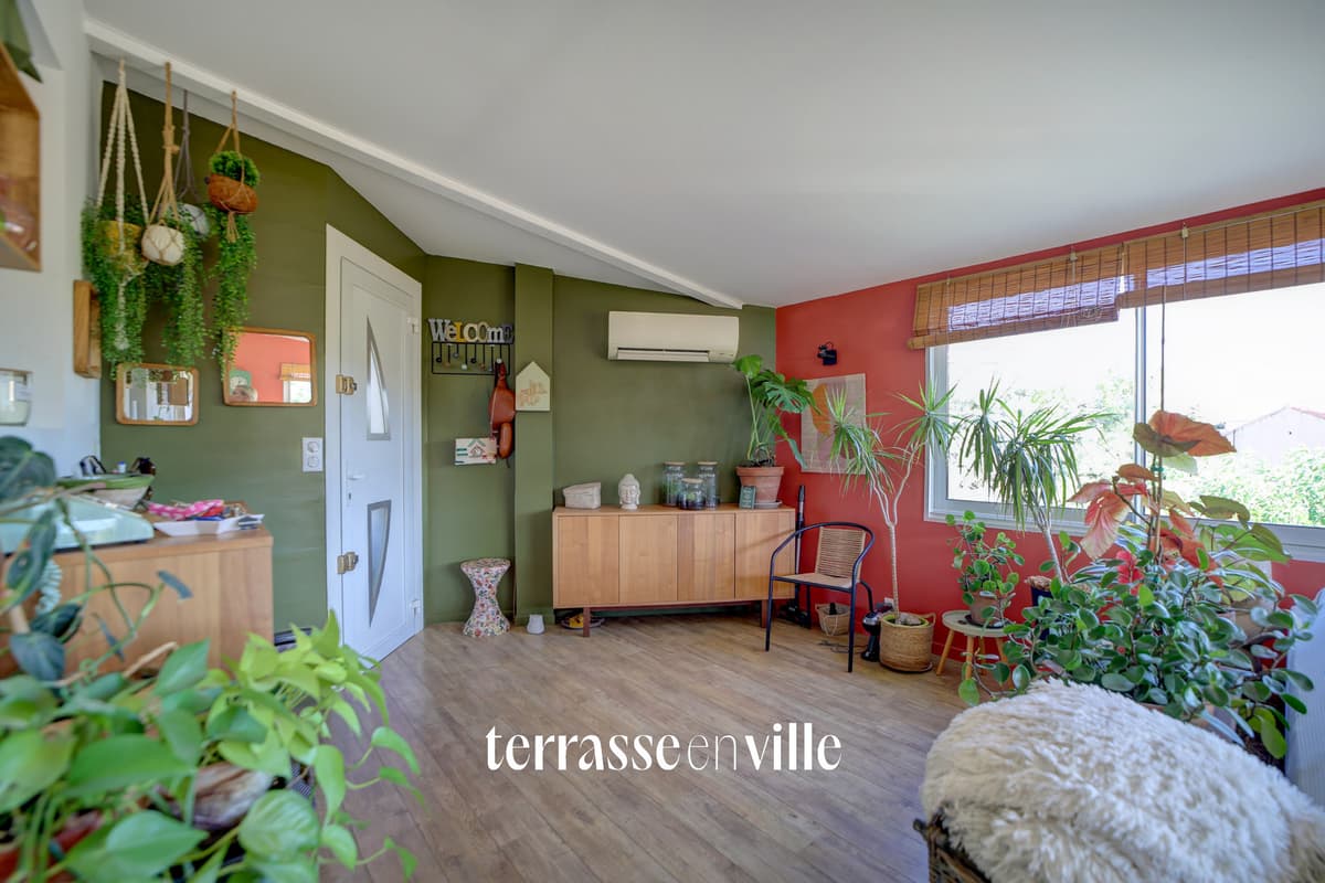 LA CIOTAT - CENTRE-VILLE - APPARTEMENT DE CARACTERE - VUE 3 SECS ET CRÊTES- CALME - PARKING - 425 000 € - 3