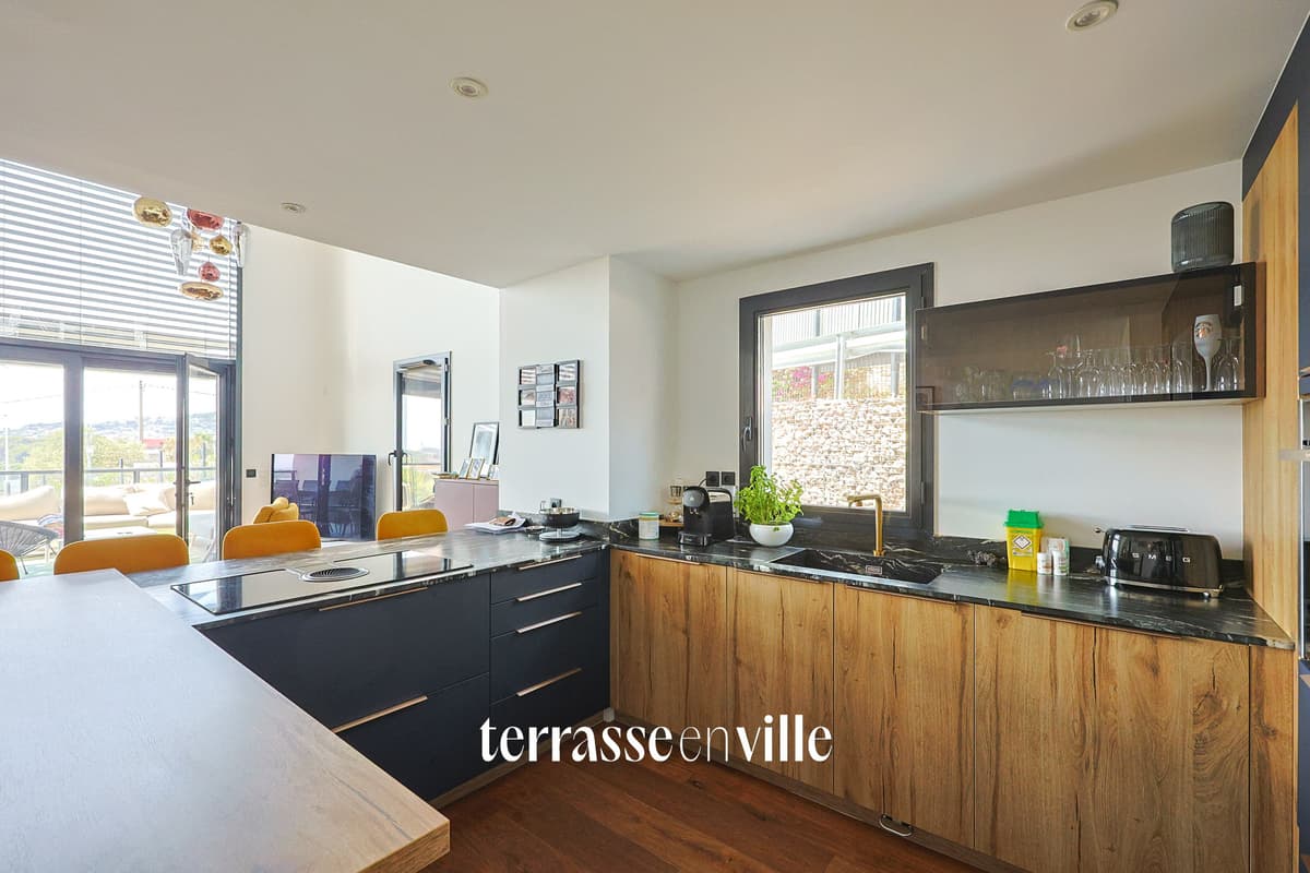 DUPLEX DE LUXE - 123M2 - TERRASSE 22M2 - ROOFTOP VUE MER 60M2 - JACUZZI - 4 PARKINGS - 885 000€ - 6