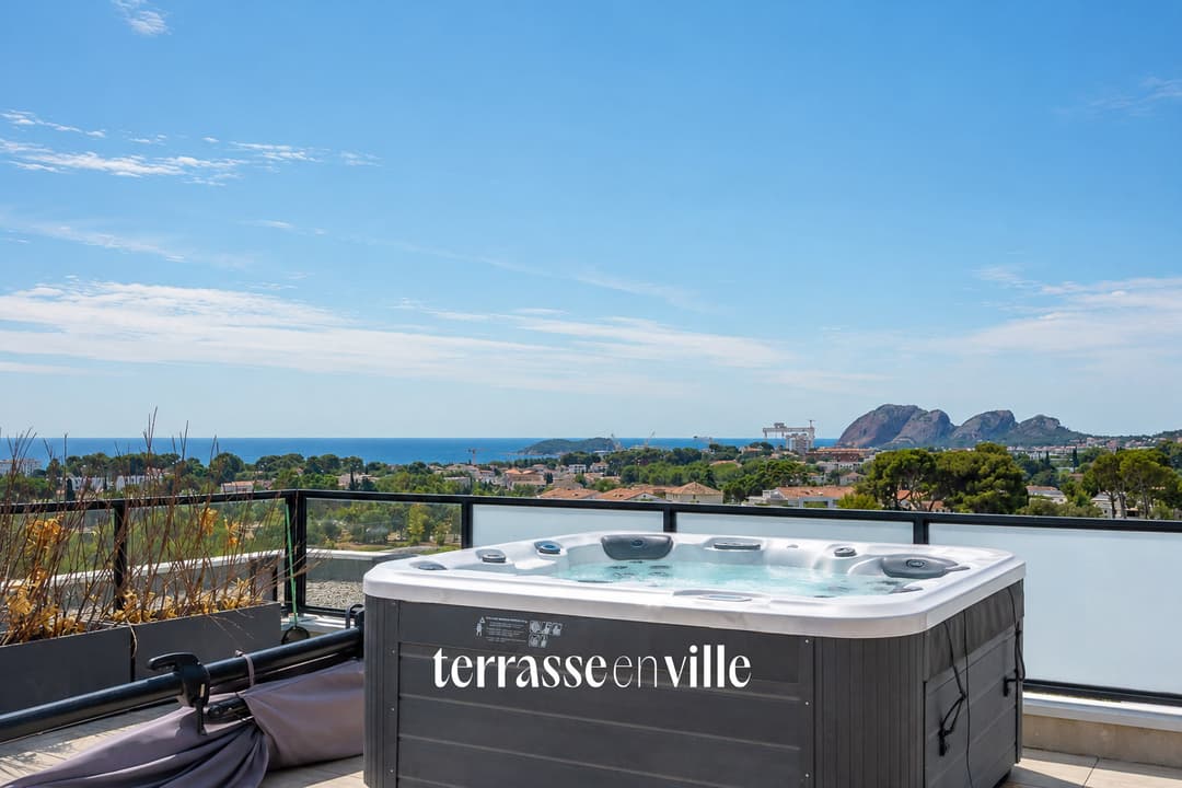 DUPLEX DE LUXE - 123M2 - TERRASSE 22M2 - ROOFTOP VUE MER 60M2 - JACUZZI - 4 PARKINGS - 885 000€
