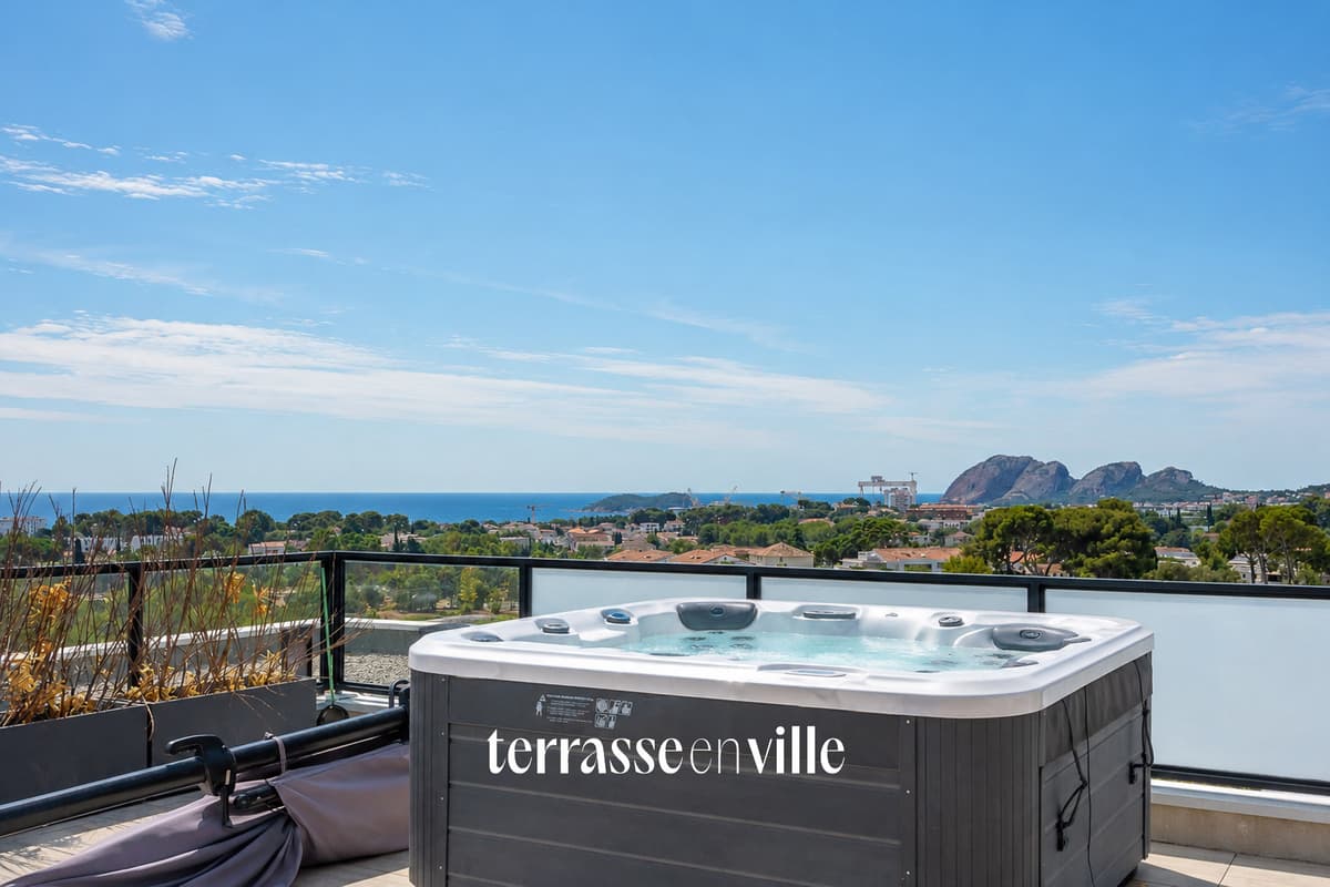 DUPLEX DE LUXE - 123M2 - TERRASSE 22M2 - ROOFTOP VUE MER 60M2 - JACUZZI - 4 PARKINGS - 885 000€