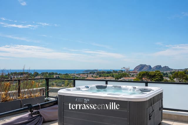 DUPLEX DE LUXE - 123M2 - TERRASSE 22M2 - ROOFTOP VUE MER 60M2 - JACUZZI - 4 PARKINGS - 885 000€