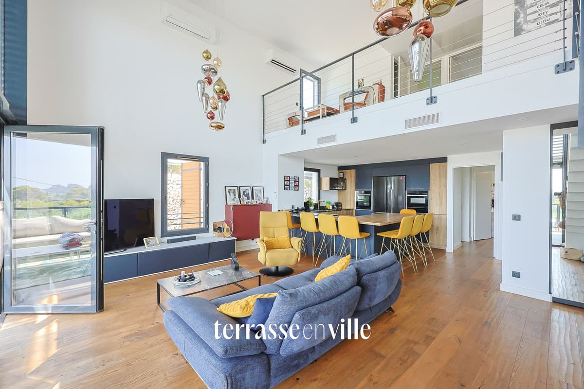 DUPLEX DE LUXE - 123M2 - TERRASSE 22M2 - ROOFTOP VUE MER 60M2 - JACUZZI - 4 PARKINGS - 885 000€ - 1