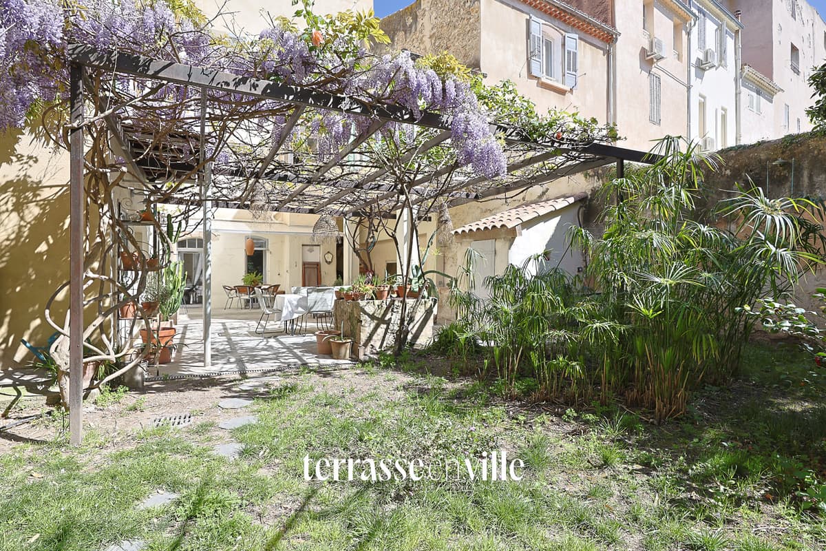 LA CIOTAT DUPLEX T9 192 M2 CŒUR HISTORIQUE PARCELLE 350M2 - PARKING - 7