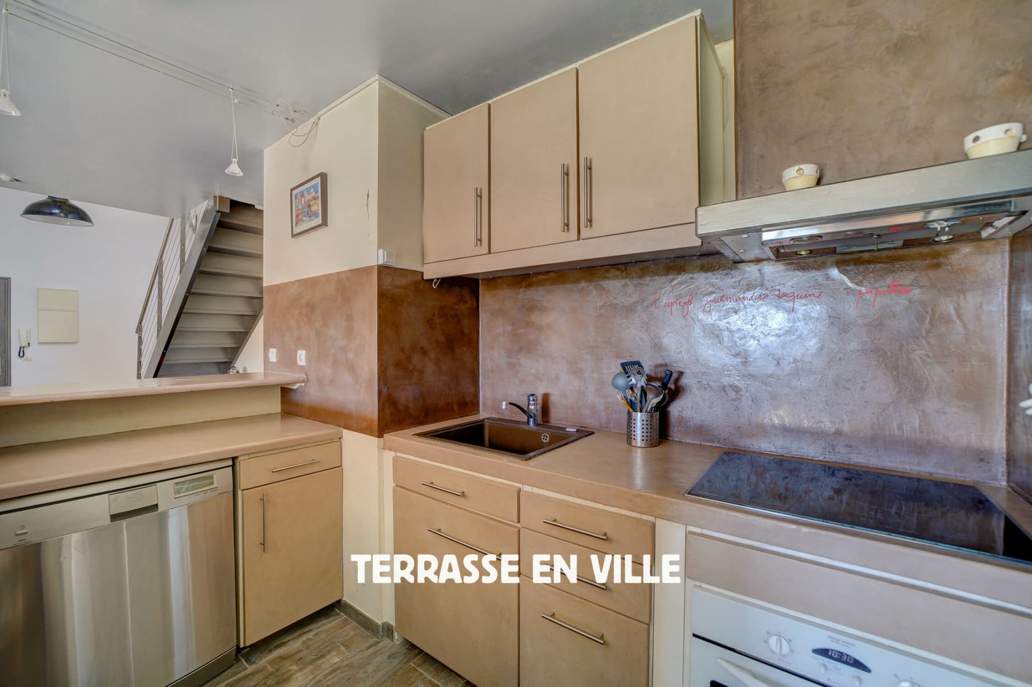LE BEAUSSET - CENTRE VILLE - DUPLEX T4 - 105 m2 - VUE DEGAGEE - GARAGE - PARKING - 4