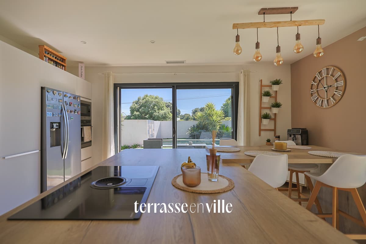 MAISON CONTEMPORAINE - TOULON - LES ROUTES - T 5 - PISCINE - JARDIN - PARKING - 5