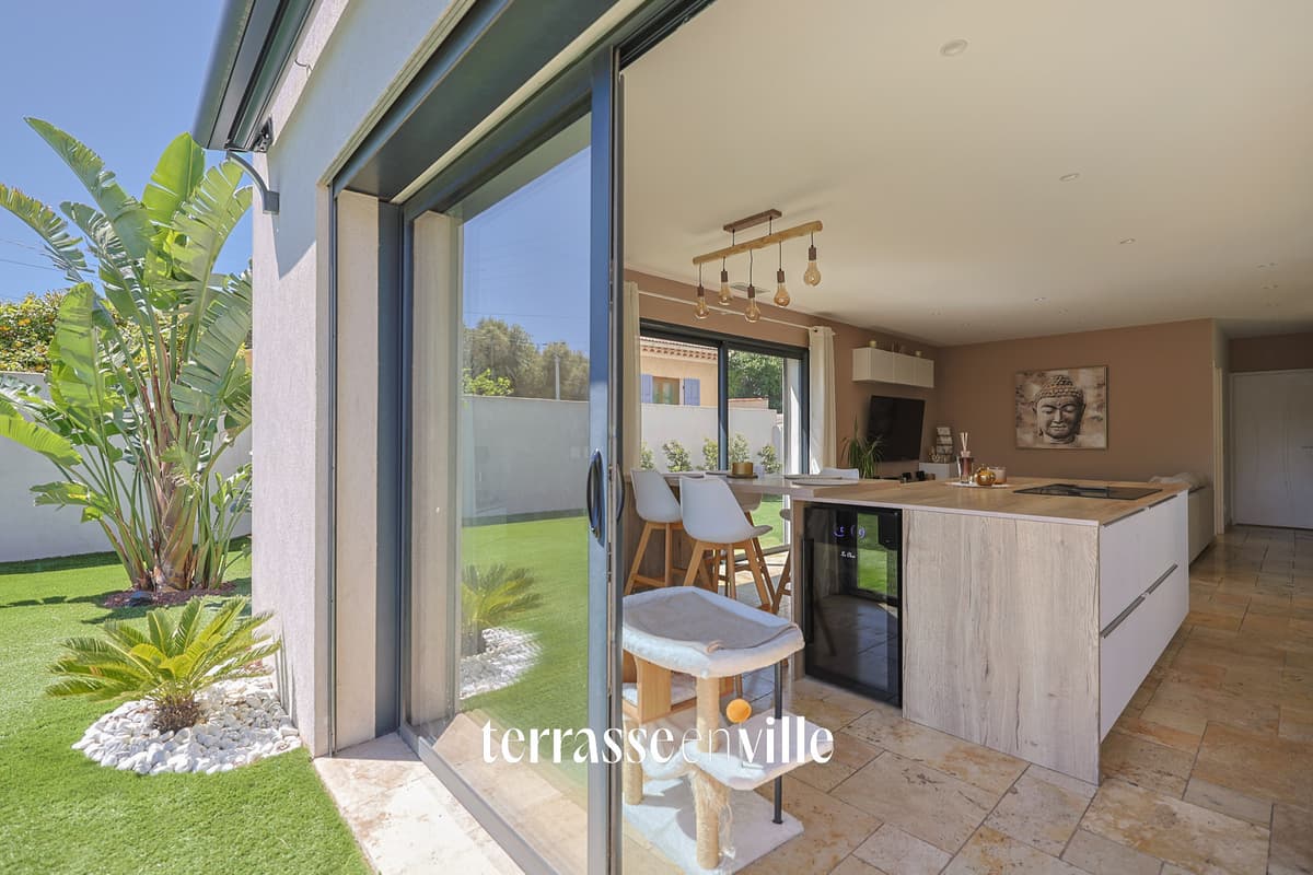 MAISON CONTEMPORAINE - TOULON - LES ROUTES - T 5 - PISCINE - JARDIN - PARKING - 3
