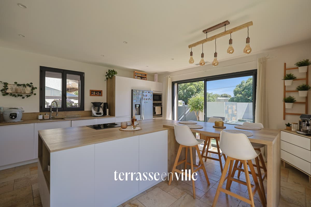 MAISON CONTEMPORAINE - TOULON - LES ROUTES - T 5 - PISCINE - JARDIN - PARKING - 6
