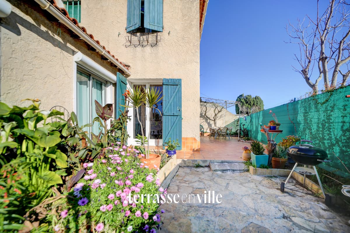 RARE - LA CIOTAT - MAISON DE VILLE - JARDIN - CHANTIER NAVAL - T4 - 3