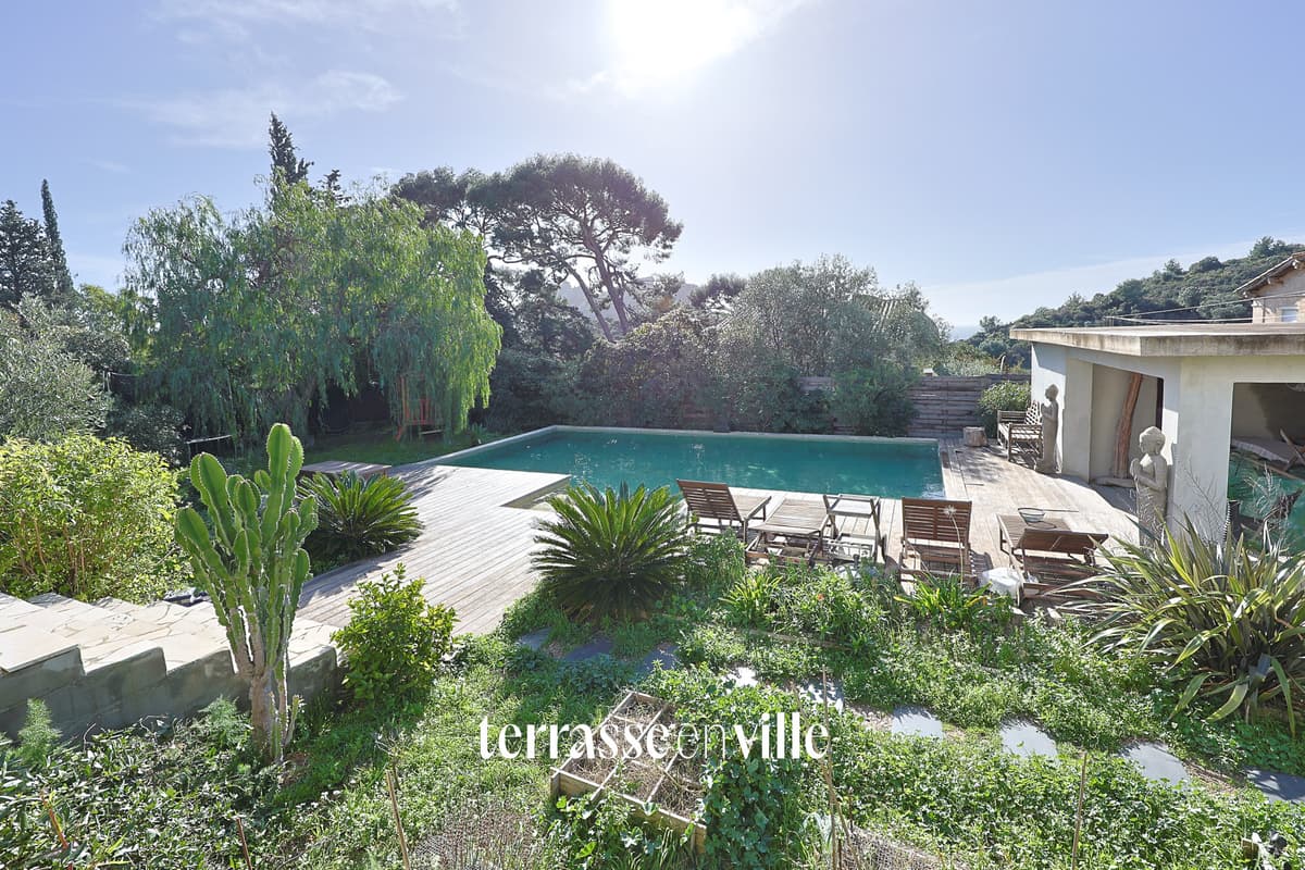 LA CIOTAT - FIGUEROLLES - MAISON FAMILIALE - T6 - 204 M2 + T2 40 M2 - PISCINE - PARCELLE 1041M2 - VUE MER - 1 - 6