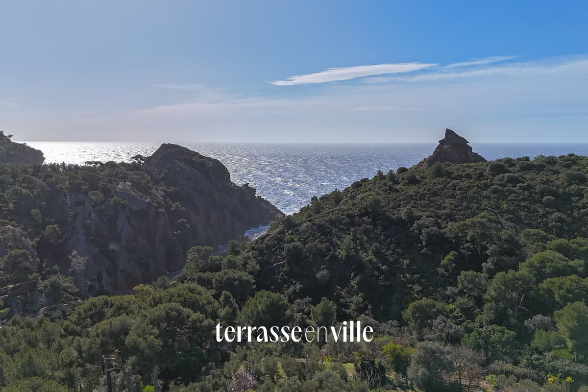 LA CIOTAT - FIGUEROLLES - MAISON FAMILIALE - T6 - 204 M2 + T2 40 M2 - PISCINE - PARCELLE 1041M2 - VUE MER - 1 - 1