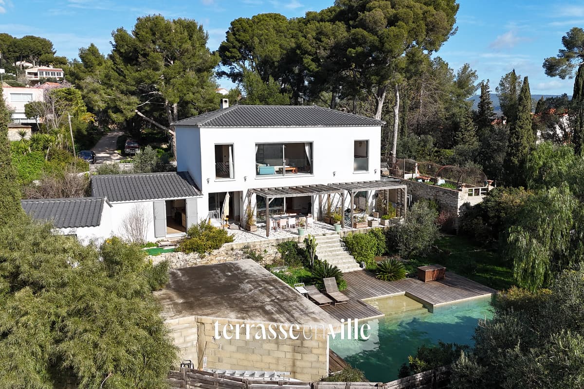 LA CIOTAT - FIGUEROLLES - MAISON FAMILIALE - T6 - 204 M2 + T2 40 M2 - PISCINE - PARCELLE 1041M2 - VUE MER - 1 - 7