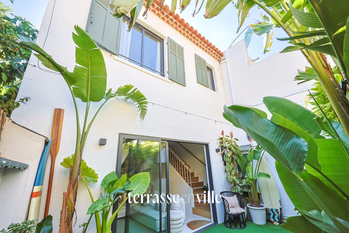 MAISON DE VILLE RENOVEE - T4 - JARDIN - TERRASSE - COEUR HISTORIQUE - 648 000€