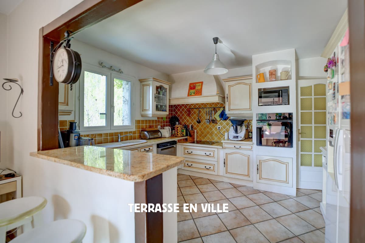 PEYPIN - VILLA T6 - 160 m2 - TERRAIN 2000 m2 - PISCINE- GARAGE - 670 000 € - 7