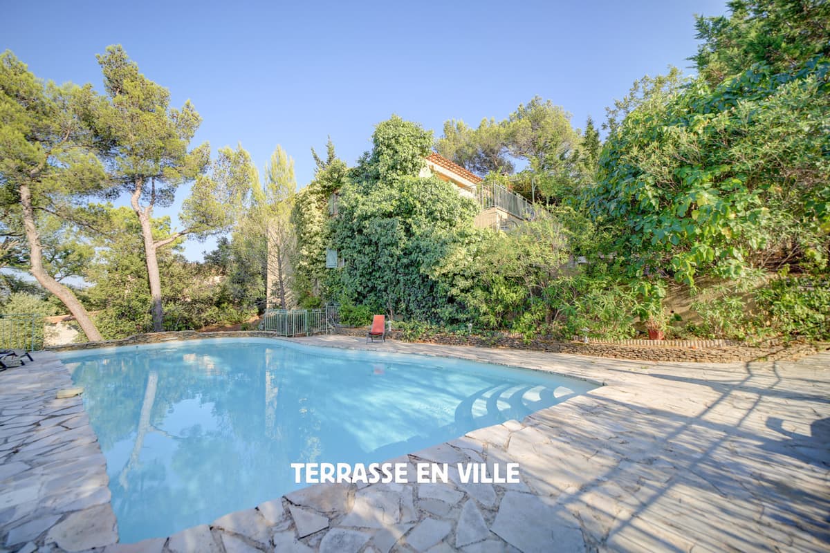 PEYPIN - VILLA T6 - 160 m2 - TERRAIN 2000 m2 - PISCINE- GARAGE - 670 000 €