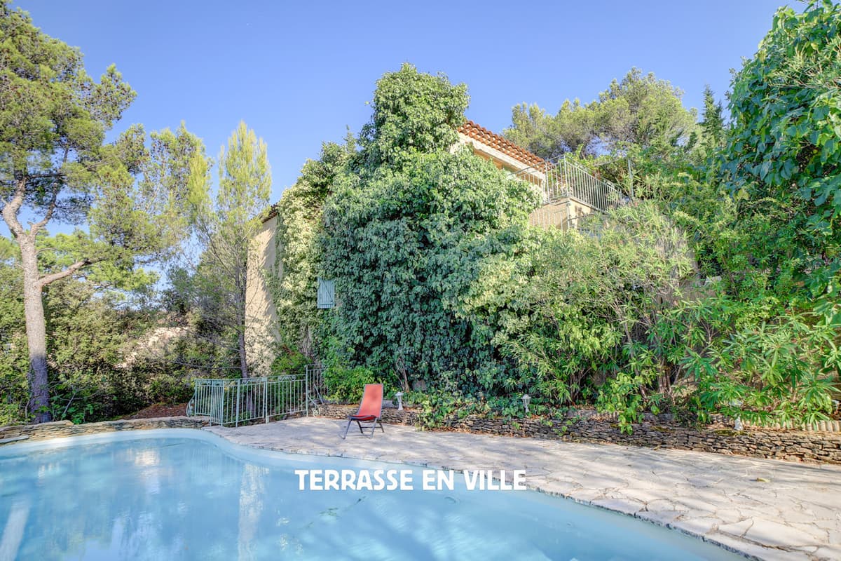 PEYPIN - VILLA T6 - 160 m2 - TERRAIN 2000 m2 - PISCINE- GARAGE - 670 000 € - 2