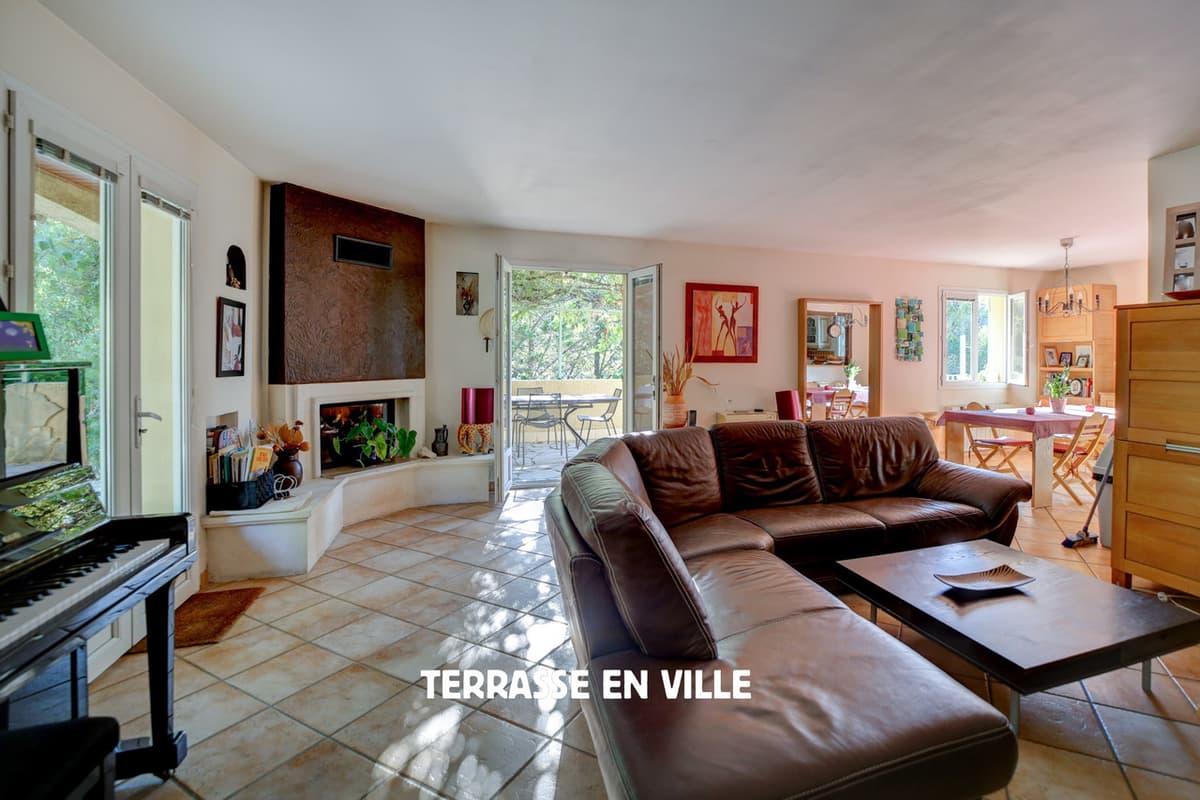 PEYPIN - VILLA T6 - 160 m2 - TERRAIN 2000 m2 - PISCINE- GARAGE - 599 000 € - 6